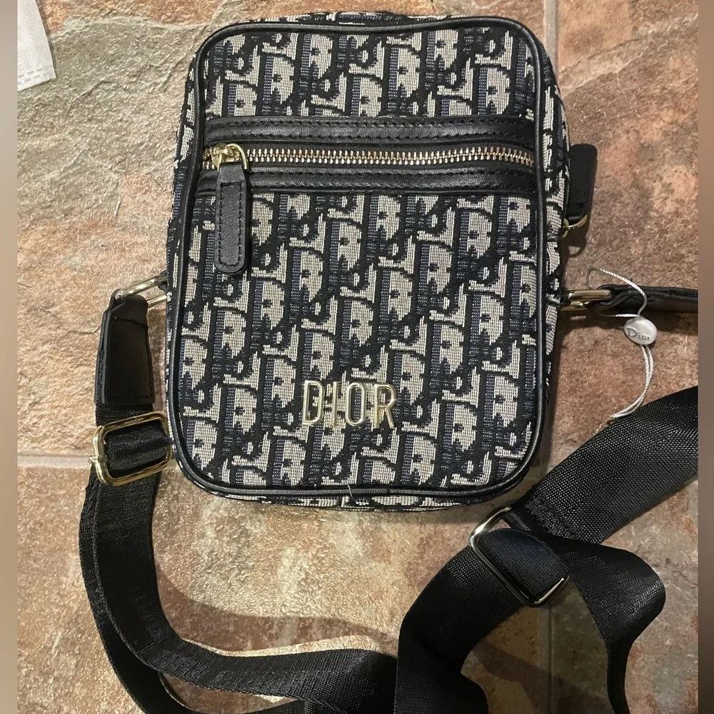 DIORR monogram logo utility bag purse crossbody perfect for travel 🔥🔥💎💎 - Picture 1 of 4